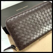 ★【極美品！希少！】 BOTTEGA VENETA ボッテガヴェネタ イントレチャート 長財布 ラウンドファスナー　ダークブラウン　定価7.8万 472_画像1