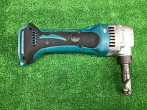 中古品 マキタ makita 18V 充電式ニブラ 切断能力 軟鋼板1.6mm JN161DZ 本体のみ_画像2