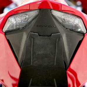 ②CBR1000RR-R（SC82）用インナーフェンダーカバーtype2の画像1