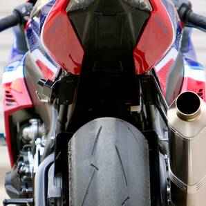 ②CBR1000RR-R（SC82）用インナーフェンダーカバーtype2の画像2