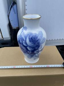 NN1207 美品　大倉陶園 OKURA CHINA オークラ ブルーローズ 花器 花瓶 花生 青い薔薇 バラ