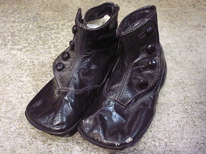 Vintage ~ 30-е годы ● Детские кожаные кнопки Boots Black ● 231213C8-K-BT-13с 1930-х