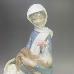 LLADRO リヤドロ フィギュリン 置物 陶器人形 人形 陶器 4591 鶏を抱えた女性 卵 インテリア 美術品