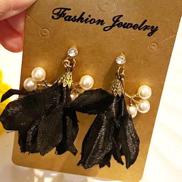 A28 ブラックローズとパールのジルコンスタッドピアス イヤリング ハンドメイド アクセサリー
