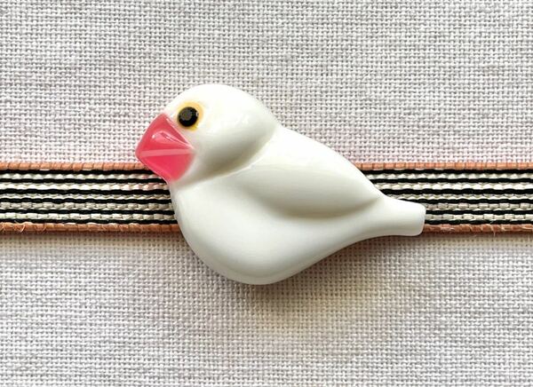 NO.1226 帯留め「白文鳥」鳥 FourSeason フォー シーズン (帯留 帯飾り 和装小物)