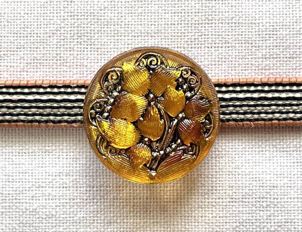 NO.270 帯留め 直径27mm 桔梗 花 チェコガラス リメイク品(帯留 帯飾り 和装小物 )ハンドメイド品