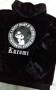 ☆メンズ☆可愛い！クロミちゃん&ロゴのアップリケ刺繍のフェイクファージップパーカージャケットです(o^―^o)サイズM～Ｌ☆新品☆