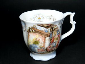 ■ロイヤルドルトン　　マグカップ　　ウィンター：ブランブリーヘッジコレクション　　　〈同梱対象商品〉
