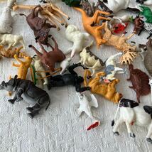 c836 60 ミニフィギュア 動物 アニマル まとめて 大量セット おもちゃ コレクション おもちゃ 牛 ラクダ ライオン シカ 馬 象 鳥 キリン_画像8