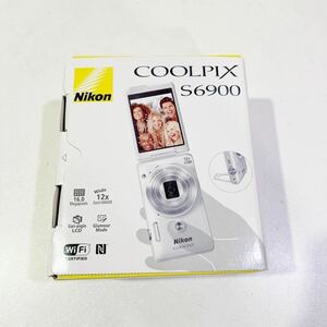 【新品同様】 Nikon ニコン コンパクトデジタルカメラ COOLPIX S6900 WH 1602万画素 光学12倍ズーム 60サイズ（325）