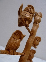 (☆BM)木製 幸福朗⑥SHIN OWL 木彫り 白檀 高さ14.8㎝ ふくろう 5羽 梟 ミミズク 動物 置物 オブジェ 縁起物 鳥 フクロウ 木彫り_画像6