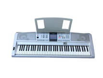 ヤマハ YAMAHA DGX-305 ポータブルグランド　76鍵盤　ピアノ　電子キーボード 譜面台_画像1