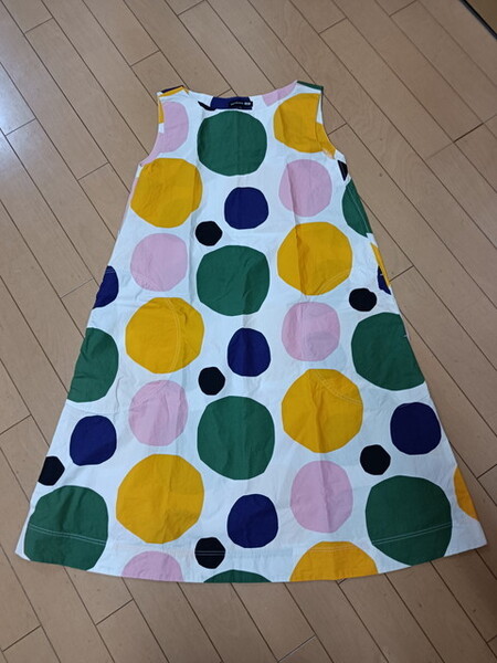 ☆★Sサイズ★2回着用美品★ユニクロのマリメッココラボワンピース★マルチ色水玉