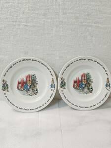 NN0808　０８２　未使用品　WEDGWOOD　ウエッジウッド　旧刻印　英国製　ピーターラビット　飾りプレート皿　２枚　飾り皿　プレート　皿