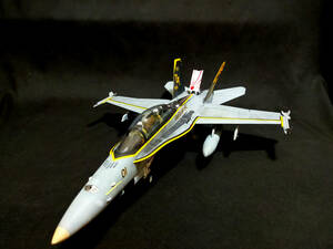 1/32 ACADEMY F/A-18D　ホーネット　横田基地 20年記念特別塗装　バッツ