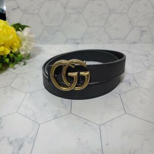 GUCCI　お洒落　ブラック×ゴールド　ベルト　細め　スタイルアップ　パンツに