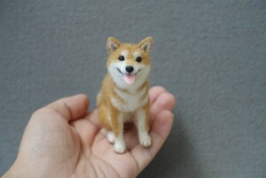 にこにこ柴犬　お座り　8.5cm　羊毛フェルト　ハンドメイド　ミニチュア