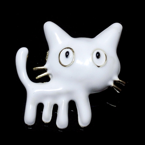 ☆送料無料☆　ブローチ　白猫　シロネコ　白ねこ　かわいい　エナメル　ホワイト　bro-0654
