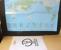 ▲は-910 FIFA ワールドカップ 2002 ポスター 中古 KOREA JAPAN 出場32ヵ国　地図　最大/約寸：縦52cm 横73cm_画像1