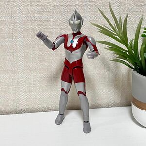 ウルトラマン　可動式　手足動くウルトラマン　フィギア　人形　ウルトラヒーロー