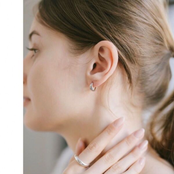 Ops. KYKLOS-MOON HOOP PIERCE シルバー