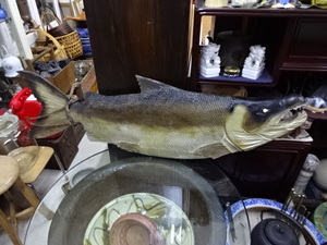 両面彫 木彫りの鮭 全長１１５cm シャケ 置物 オブジェ 民芸 木彫り 木製彫刻 魚 北海道 看板