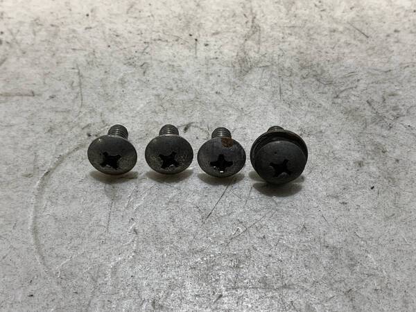 A-27 ◆ 送料無料 ◆ スズキ アドレスV50G V50 CA42A ◆ 純正 メットインボックス 取り付けボルト ◆ CA41A CA43A CA45A CA46A CA4BA