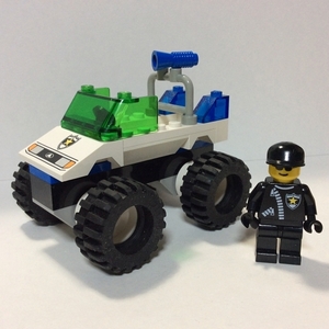 送料300円～ 中古品 本体のみ ※レシーバーのようなパーツ欠品 LEGO 6471 レゴ 車 車両 警察 パトカー 4WD Police Patrol