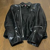 極美 Lewis Leathers ライトニング Tight Fit【36】ホースハイド 襟型クセ付けなし BLACK オーバルパッチ 裏地REDキルト / 正規品_画像6