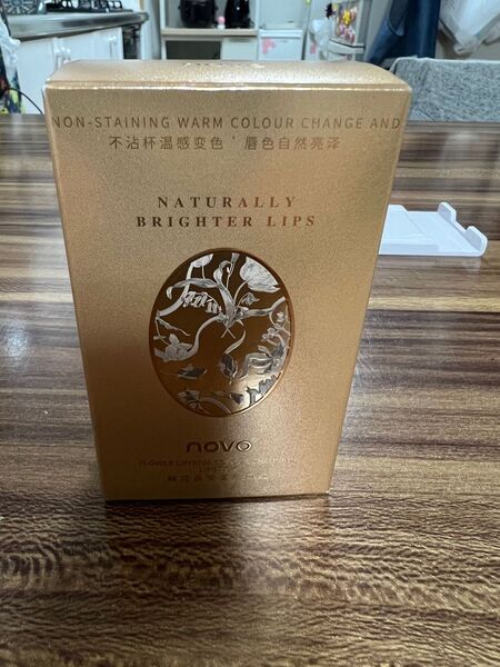NOVO リップクリーム 金箔入り