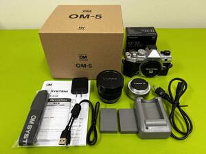 中古OMシステム　OM-5ボディ　純正バッテリーｘ２　充電器　LUMIX標準ズーム・魚眼レンズ　