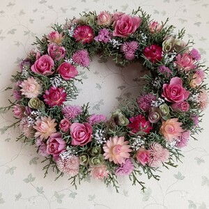 ピンク薔薇&貝細工の華やかな春待ちリース