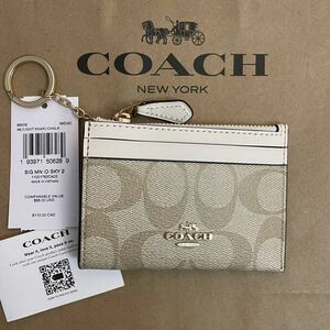 COACH 新品 タグ・ケアカード付き パスケース／定期入れ／コインケース／ミニ財布 シグネチャー柄　ライトカーキ