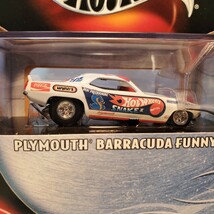 HOT WHEELS ホットウィール 1/64「1996 VW BUG」と「PLYMOUTH BARRACUDA FUNNY CAR」2台セット 2002年製 未使用未開封 650_画像4