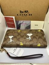 ☆新品未使用　正規品　COACH　コーチ　CE705　長財布　コーチ×ピーナッツ(Peanuts) スヌーピーウッドストック 限定コラボ ストラップ付☆_画像1