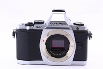 【ほぼ未使用・ショット数64回】 オリンパス OLYMPUS OM-D E-M5 シルバー ボディ #11570_画像2