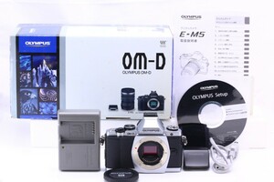 【ほぼ未使用・ショット数64回】 オリンパス OLYMPUS OM-D E-M5 シルバー ボディ #11570