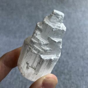 セレナイト タワー 透明石膏 鉱物 天然石 オブジェ 置物 インテリア