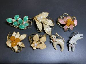 【162】アクセサリー ヴィンテージ ブローチ ゴールドカラー パール系 猫 サンゴ 珊瑚 エナメル 花柄 7点 など まとめ売り まとめ