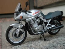 エフトイズ、ヴィンテージバイクキット1/24サイズ、スズキGSX1100Sカタナ【刀】1990年SL型完成品。送料は無料！_画像4