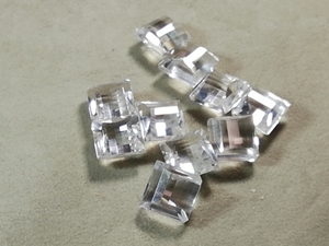 天然水晶ファンシーミラーカット方穴ルース　8073