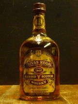 シーバスリーガル12年 40年程度昔のボトルか CHIVAS REGAL 12 YEARS OLD 750ml 赤味ラベル? 二国の国旗紋章 ストラスアイラ CVRG-1201-B_画像1