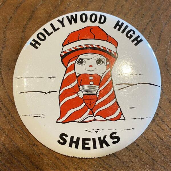 【USA vintage】缶バッジ HOLLYWOOD HIGH SHEIKS