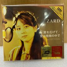 YK8734 未開封　ZARD『翼を広げて/愛は暗闇の中で』CD+DVD「きっと忘れない」【初回限定盤】名探偵コナンカード封入　現状品　1216_画像1