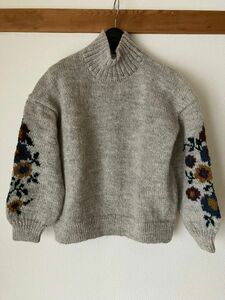【未使用タグ付き】手編み花柄ジャカードバルーン袖プルオーバー