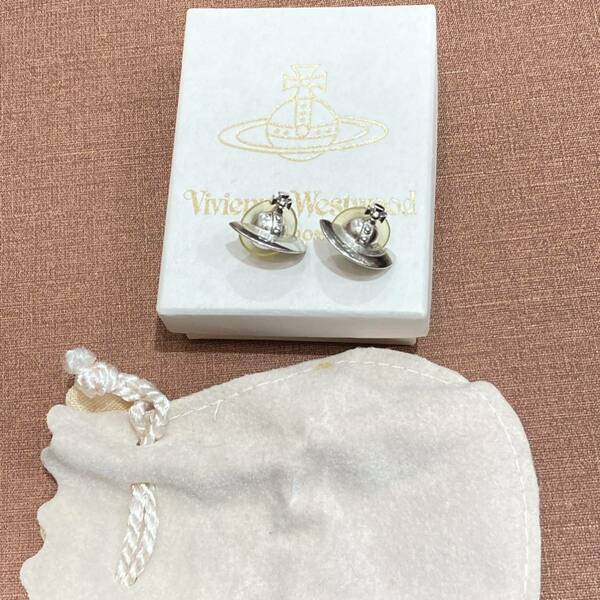 Vivienne Westwood ヴィヴィアンウエストウッド ピアス オーブ アクセサリー 箱付き レディース ブランド ファッション おしゃれ 人気