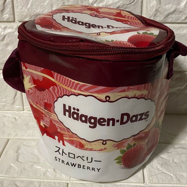 ハーゲンダッツ保冷バッグ《ストロベリー柄》