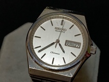 ※21737 SEIKO Chronos 8123-6320 腕時計 デイト クォーツ シルバー アナログ時計 セイコー_画像1