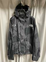 2022AW THE NORTH FACE × KAWS Retro 1986 Mountain Jacket L / マウンテンパーカー ノースフェイス カウズ ジャケット 美品 ブラック_画像2