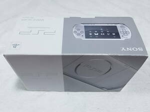 新品同様　ミスティック シルバー　PSP-3000　液晶画面は、完全に無傷　ほとんど未使用に近い　付属品も綺麗な美品　 全6点セット